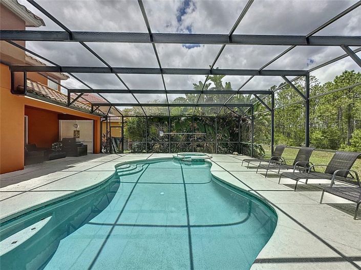 Image No.8-6 Bed House for sale