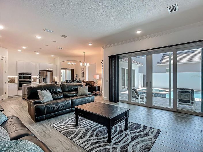 Image No.11-3 Bed House for sale