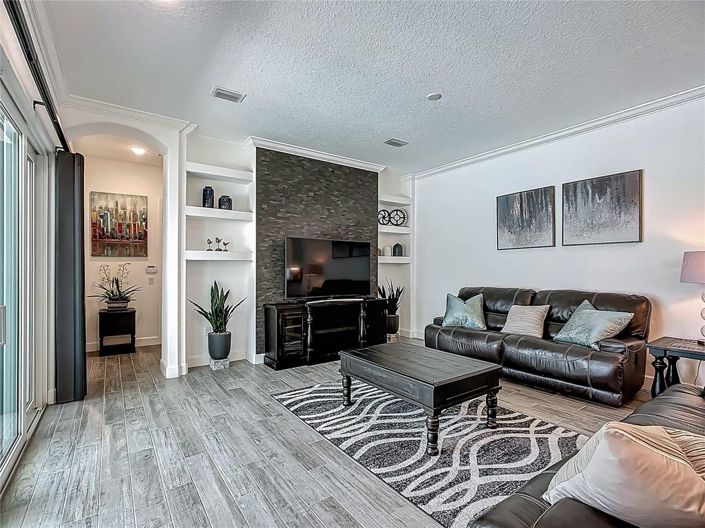 Image No.9-3 Bed House for sale