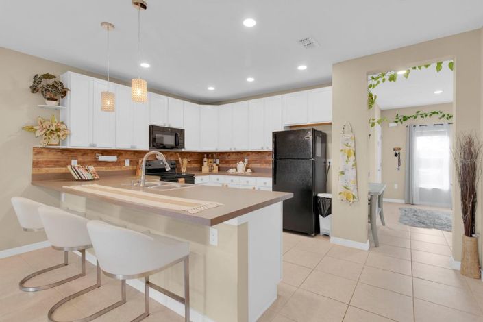 Image No.18-3 Bed Townhouse for sale