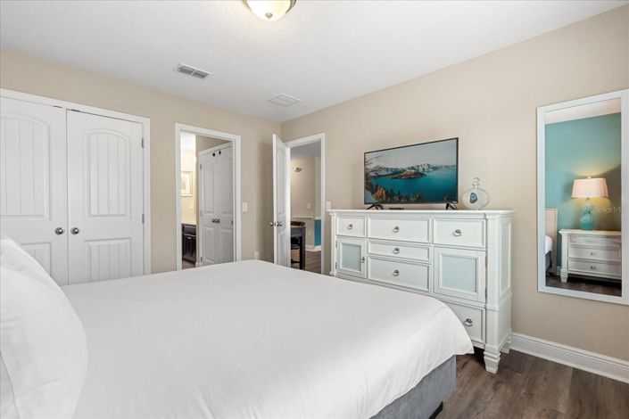 Image No.24-6 Bed House for sale