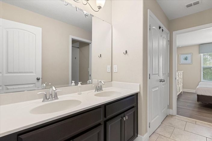 Image No.26-6 Bed House for sale