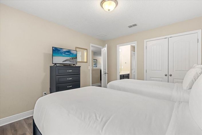 Image No.28-6 Bed House for sale