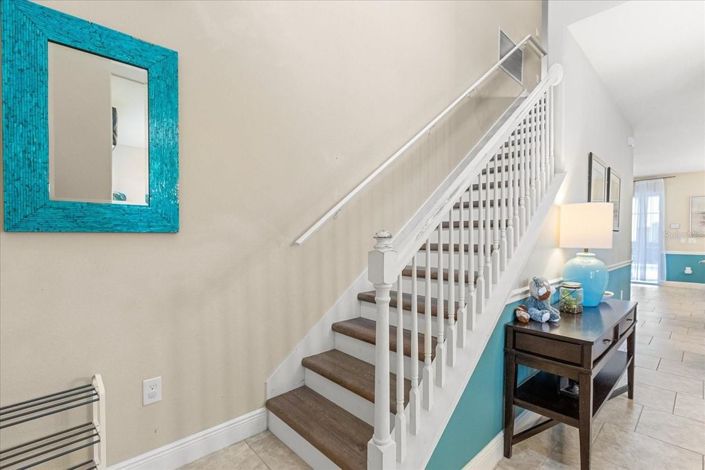 Image No.8-6 Bed House for sale