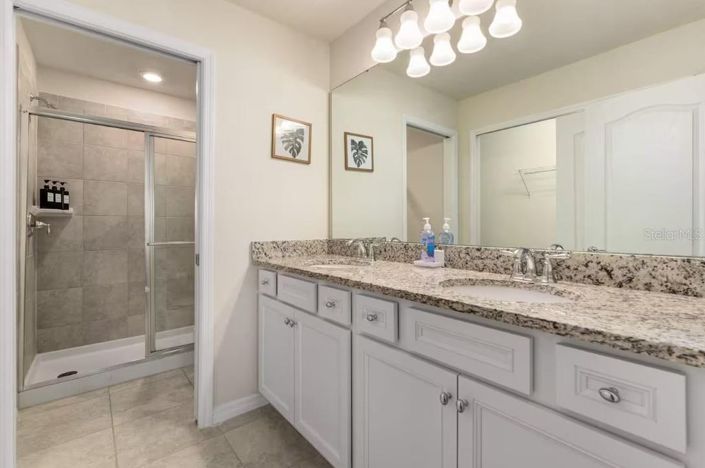 Image No.28-5 Bed Townhouse for sale