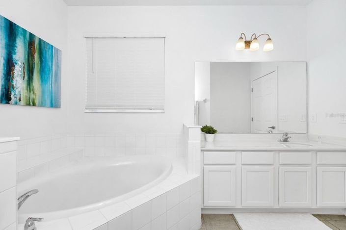 Image No.32-5 Bed House for sale