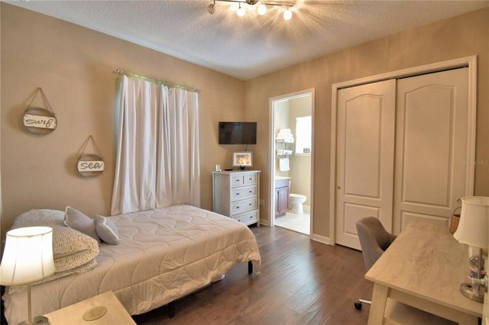 Image No.25-5 Bed House for sale