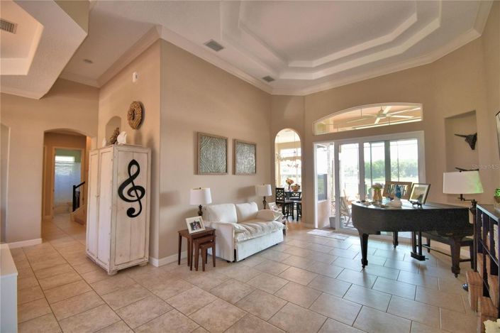 Image No.8-5 Bed House for sale