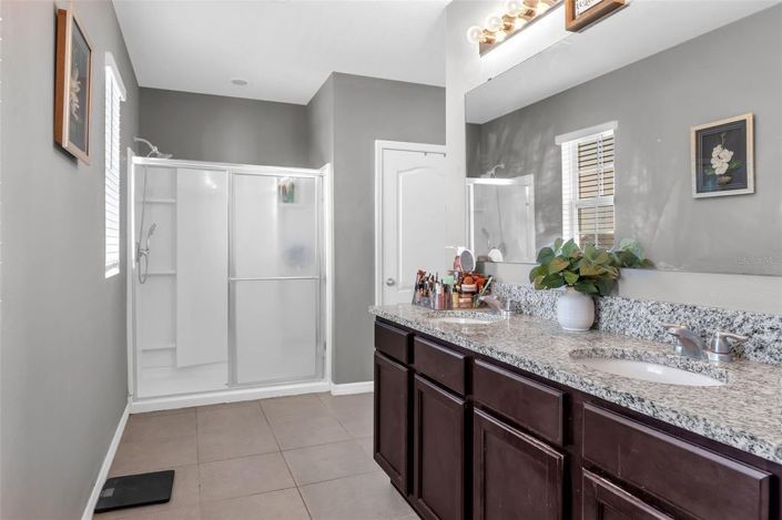 Image No.20-4 Bed House for sale