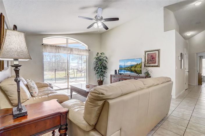 Image No.15-4 Bed House for sale