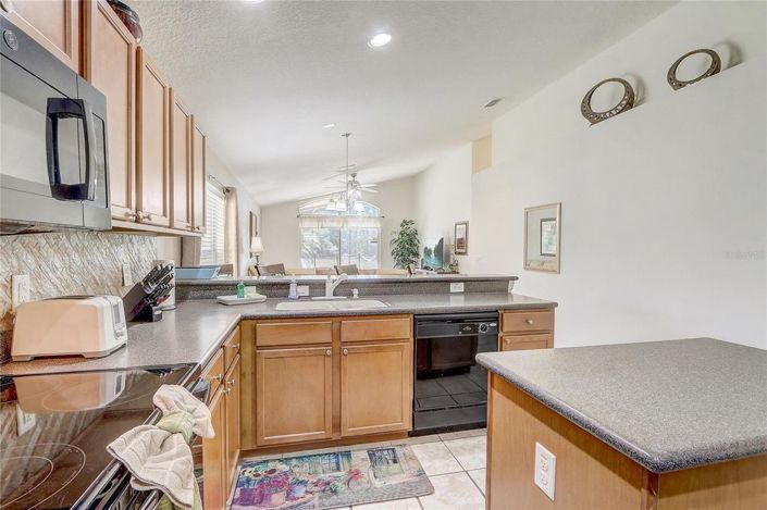 Image No.8-4 Bed House for sale