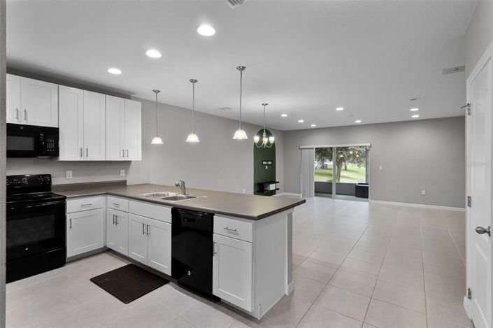 Image No.8-3 Bed Townhouse for sale