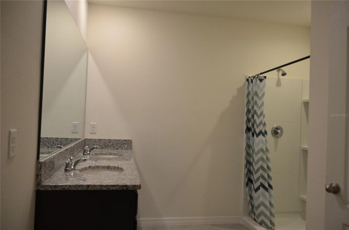 Image No.11-3 Bed House for sale