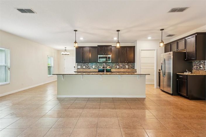 Image No.10-3 Bed House for sale