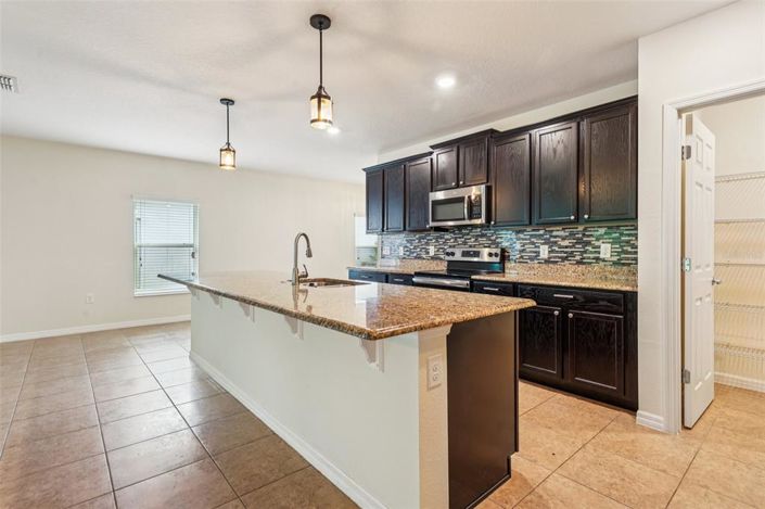 Image No.11-3 Bed House for sale