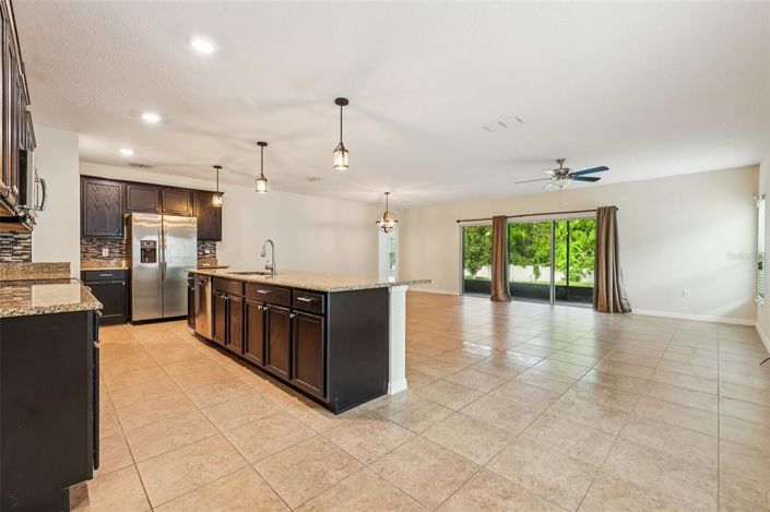 Image No.8-3 Bed House for sale