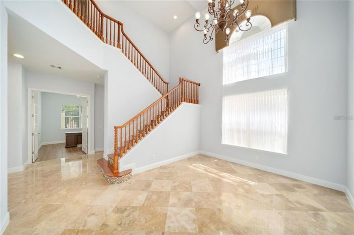 Image No.11-5 Bed House for sale