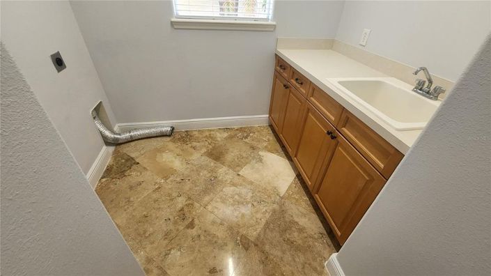 Image No.18-5 Bed House for sale