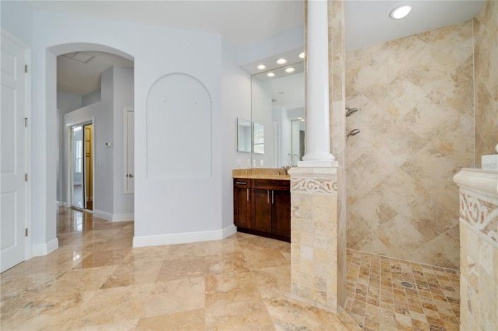 Image No.24-5 Bed House for sale