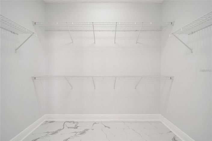 Image No.33-5 Bed House for sale