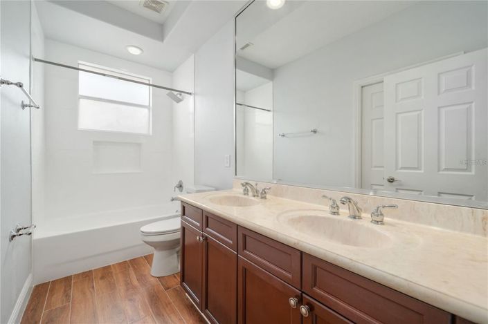 Image No.34-5 Bed House for sale