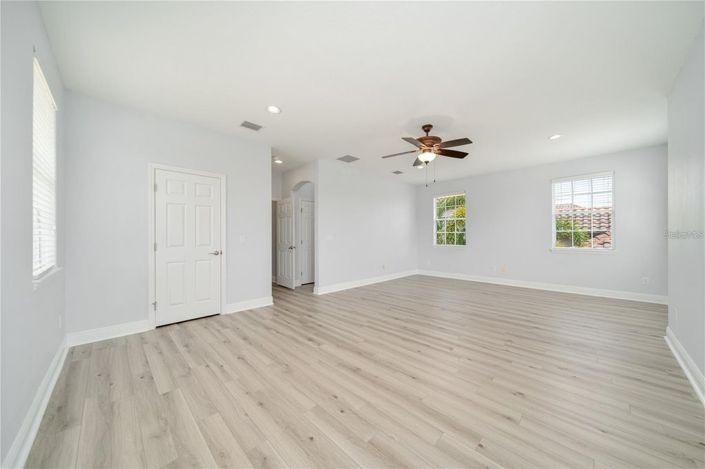 Image No.38-5 Bed House for sale