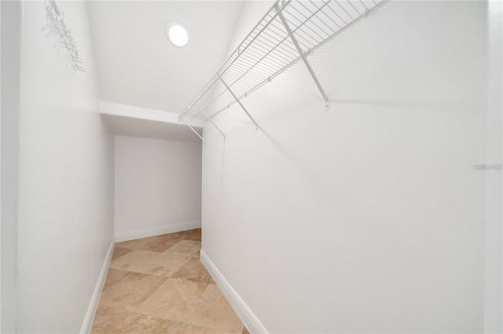 Image No.40-5 Bed House for sale