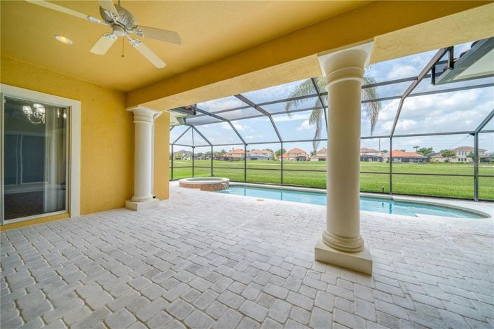 Image No.7-5 Bed House for sale