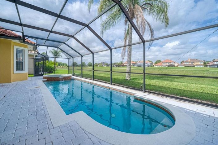 Image No.8-5 Bed House for sale