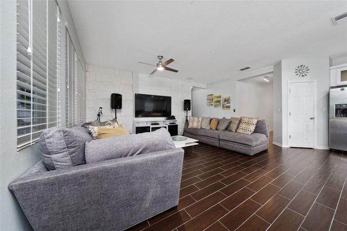 Image No.15-4 Bed House for sale