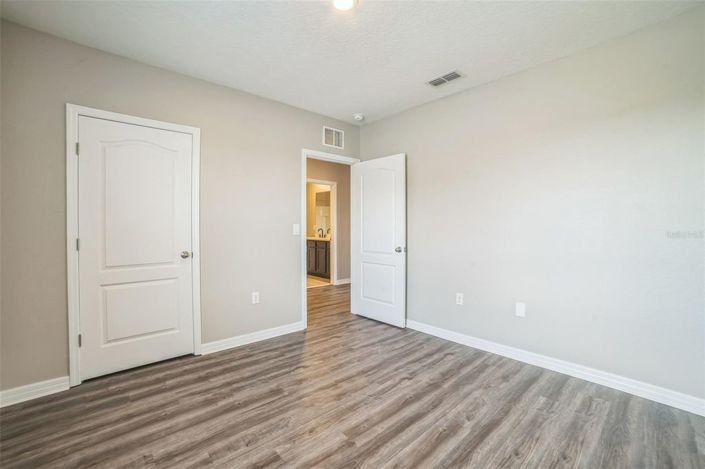 Image No.38-5 Bed House for sale