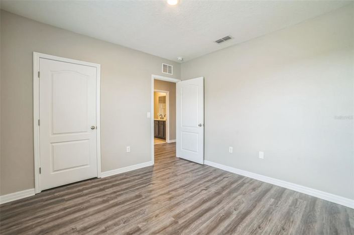 Image No.37-5 Bed House for sale