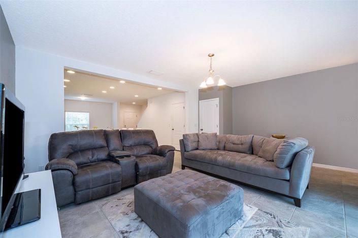 Image No.12-3 Bed Townhouse for sale