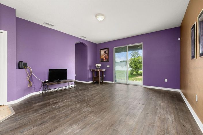 Image No.17-4 Bed House for sale