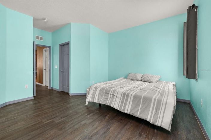 Image No.25-4 Bed House for sale