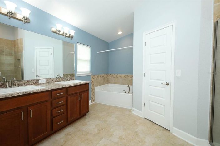 Image No.17-3 Bed House for sale