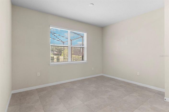 Image No.11-5 Bed House for sale