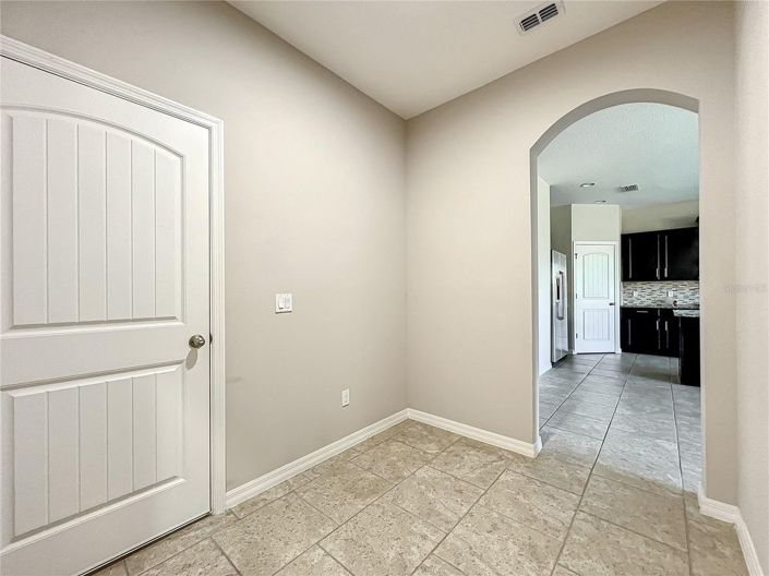 Image No.11-5 Bed House for sale