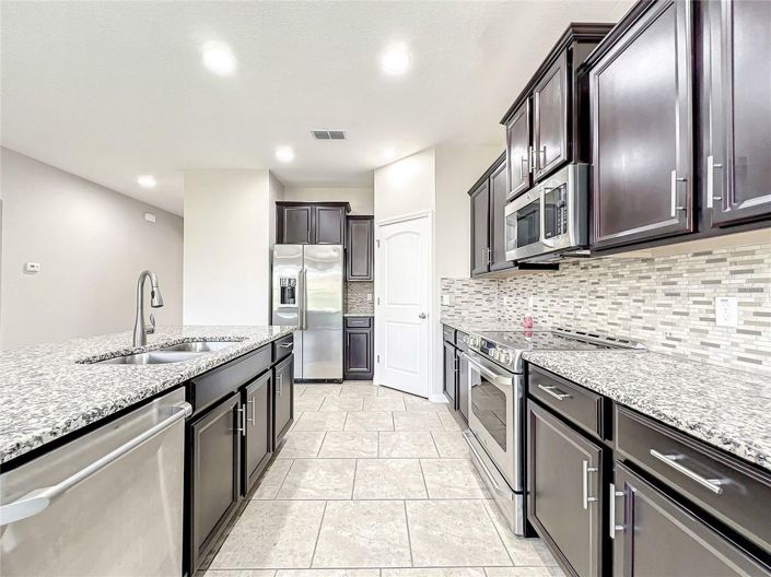 Image No.7-5 Bed House for sale