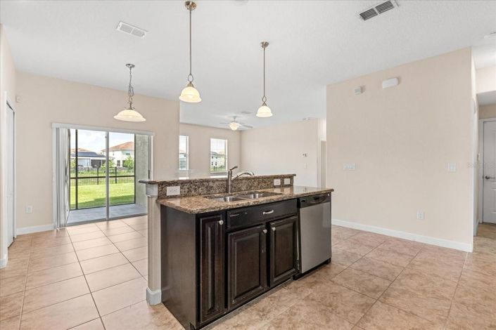 Image No.11-5 Bed House for sale