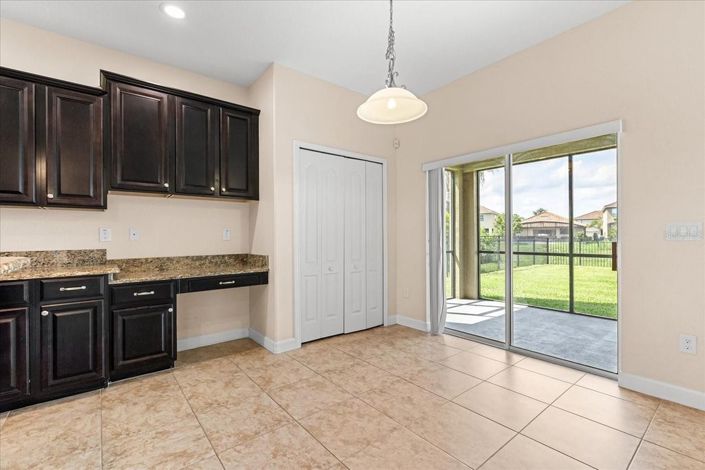 Image No.12-5 Bed House for sale