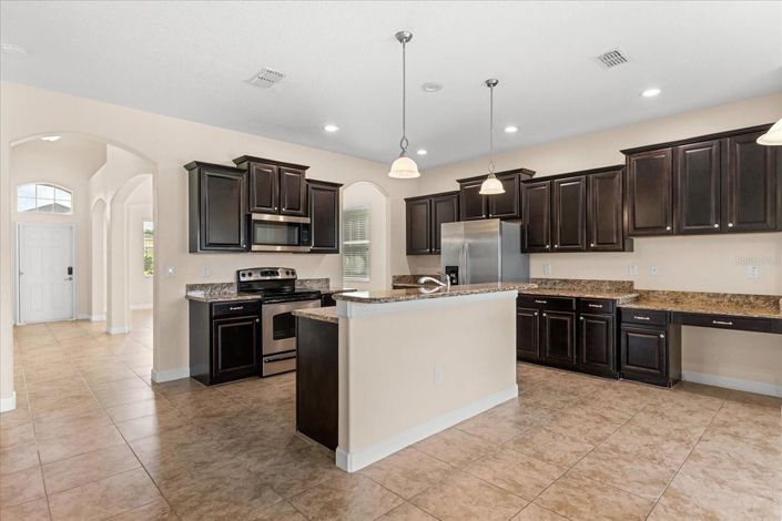 Image No.8-5 Bed House for sale