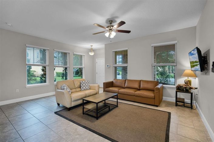 Image No.7-7 Bed House for sale