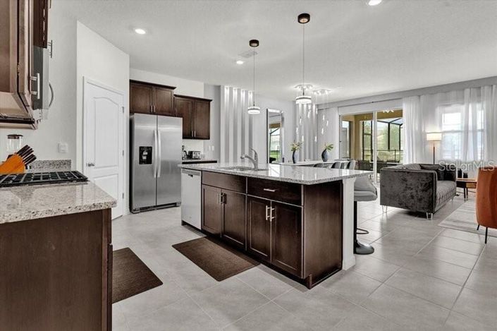 Image No.7-5 Bed House for sale