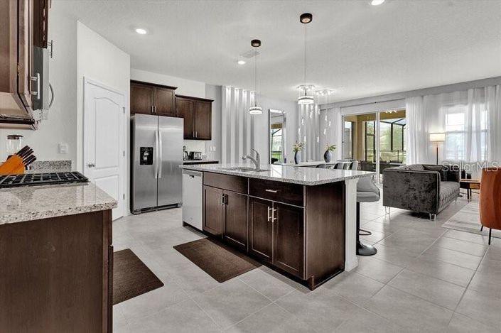 Image No.7-5 Bed House for sale