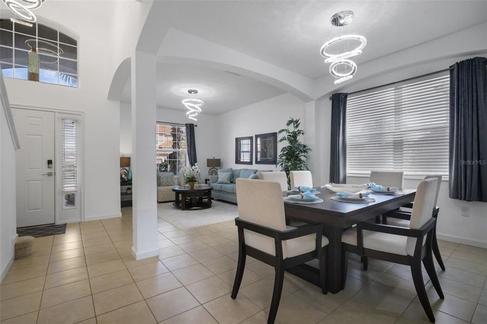 Image No.19-6 Bed House for sale