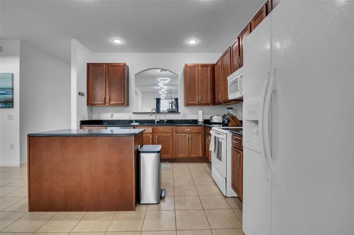 Image No.27-6 Bed House for sale