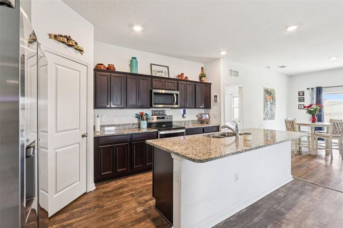 Image No.15-4 Bed House for sale