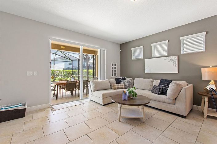 Image No.15-5 Bed House for sale