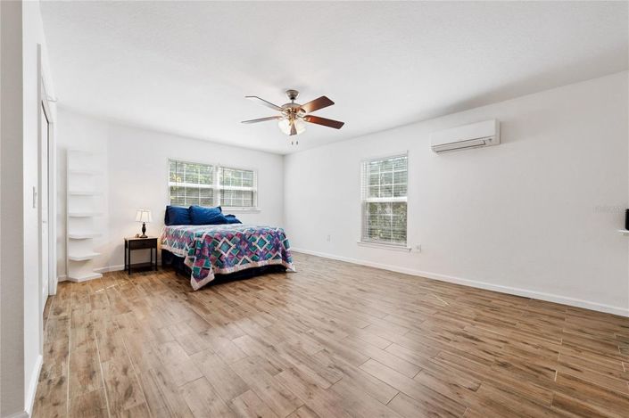 Image No.12-2 Bed House for sale